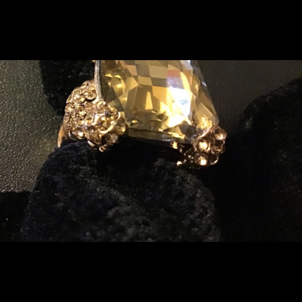 Ladies cocktail ring